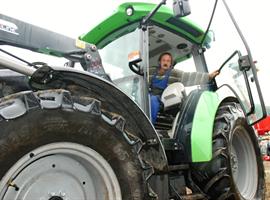 Sociální farma ve Velenicích sklidila první úrodu